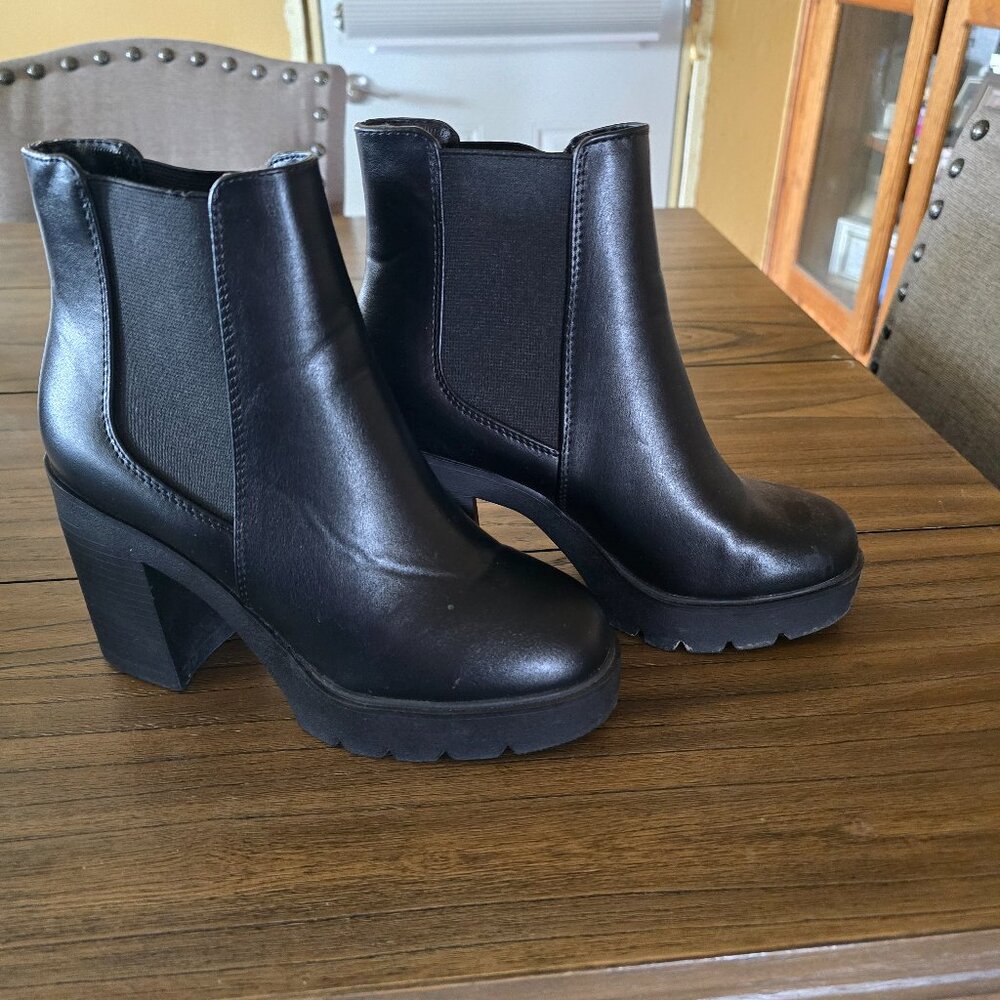 Boots size 8